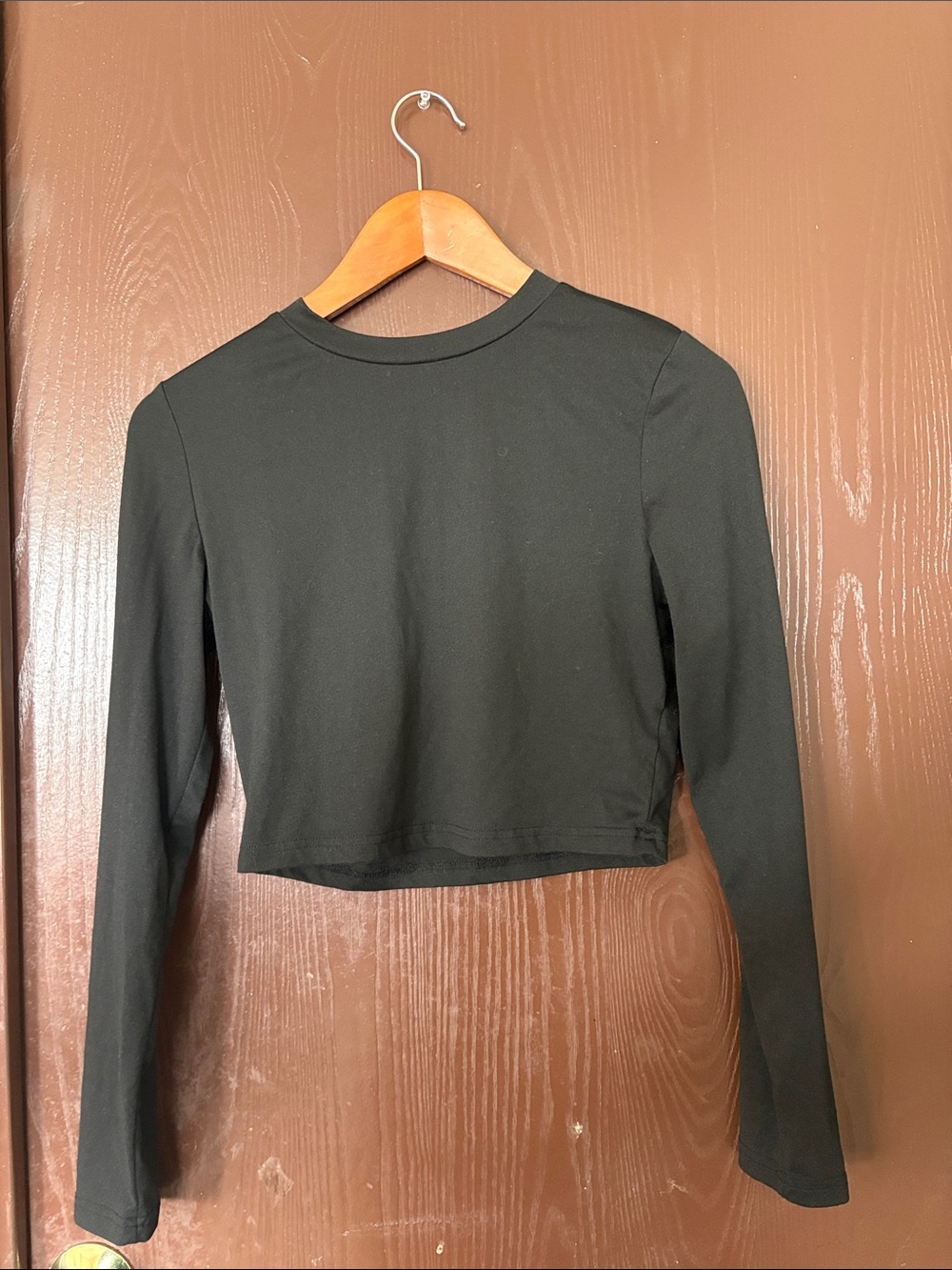 Women's Black Long-Sleeve Cropped Top